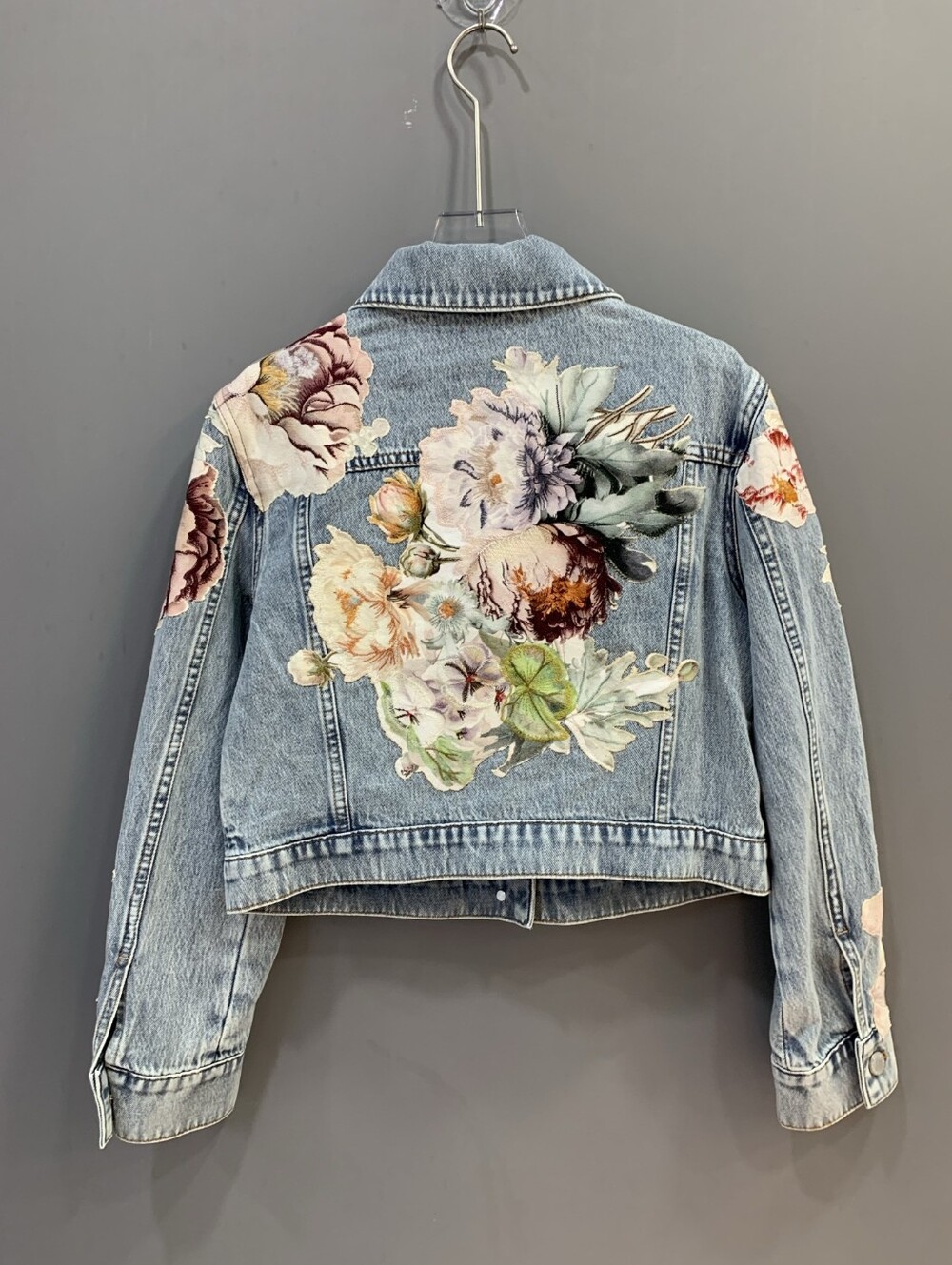 Alice + Olivia CHLOE EMBROIDERED DENIM JACKET - Picture 13 of 14